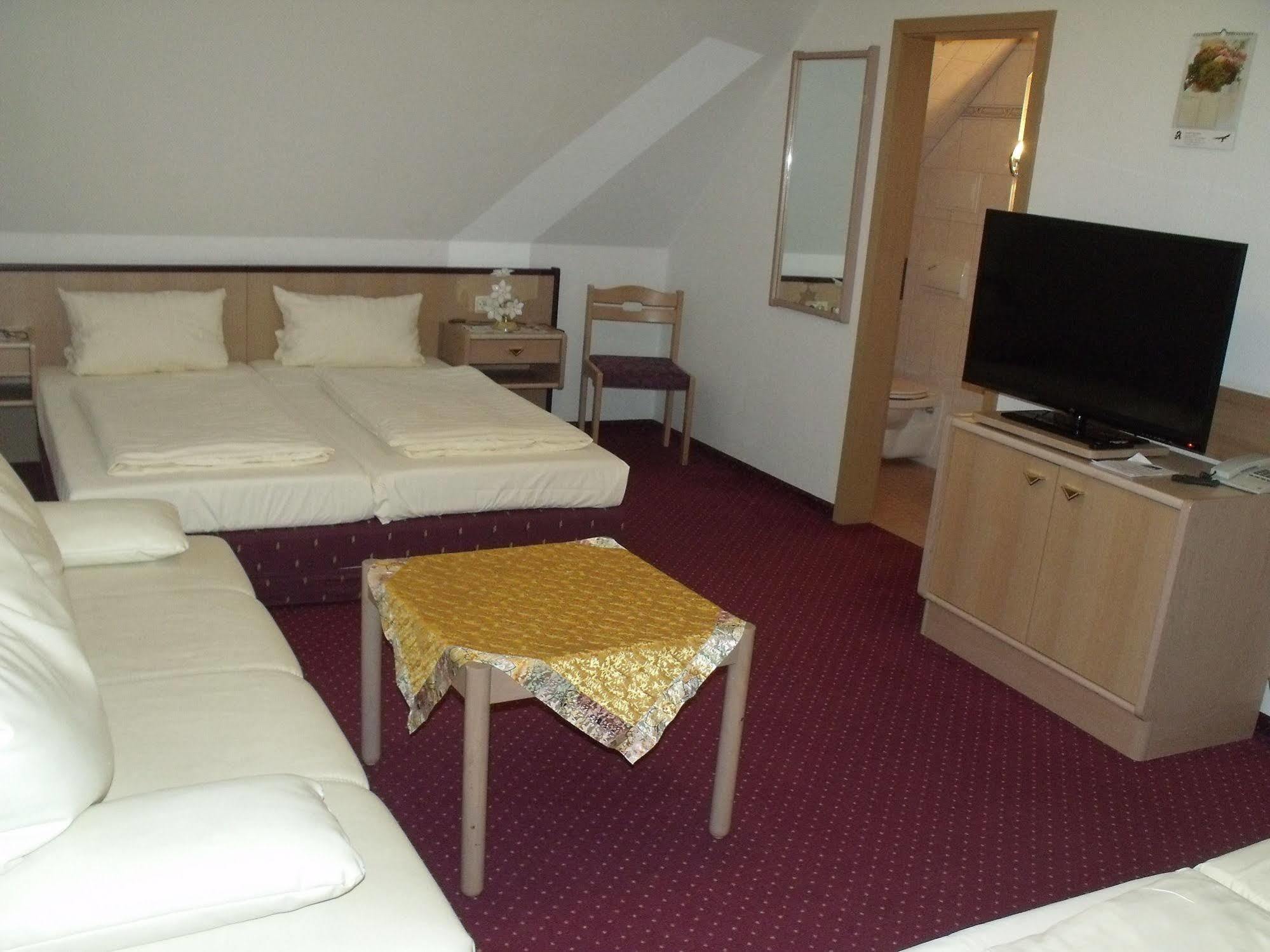 Seehotel Schorfheide Althuttendorf Exterior photo